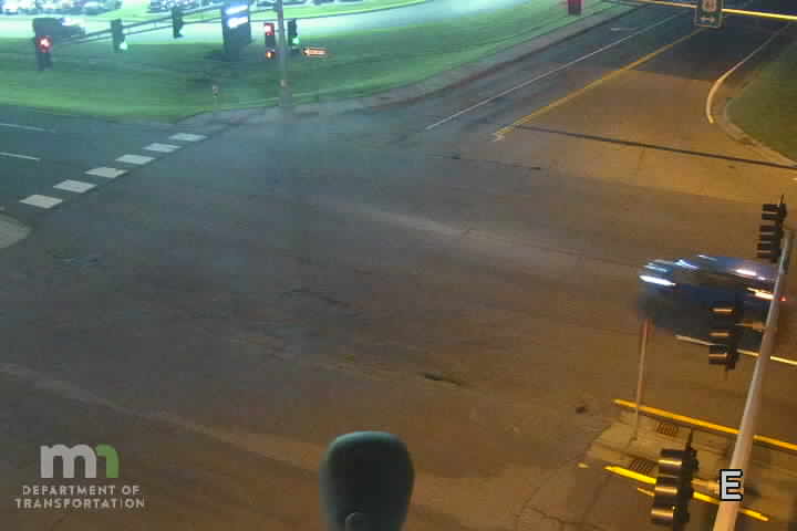 US 61: T.H.61 SB @ Cedar Ave live camera
