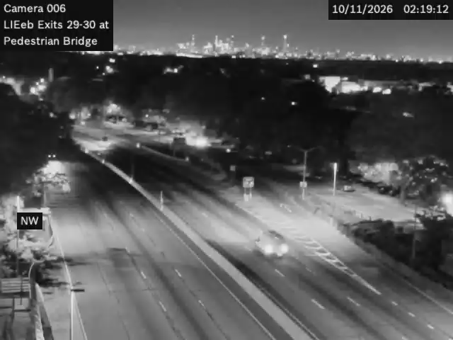 I-495 & East Hampton Blvd Pedestrian Br traffic camera, Queens, New York