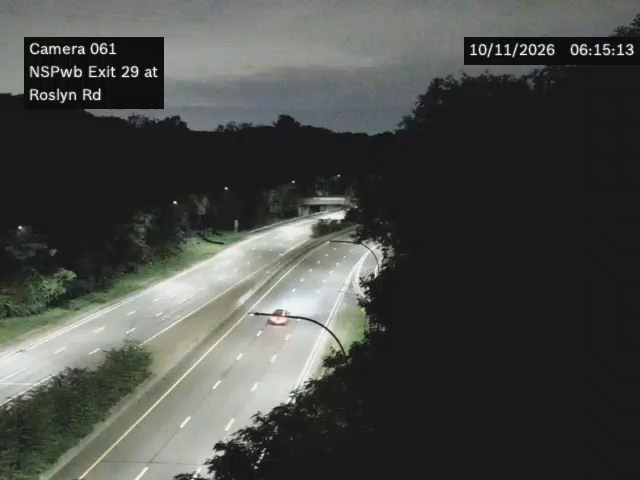 Northern State Pkwy & Roslyn Rd traffic camera, Roslyn Heights, New York