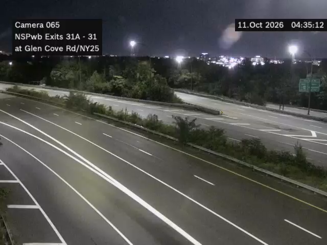 Northern State Pkwy & Glen Cove Rd / NY 25 traffic camera, Westbury, New York