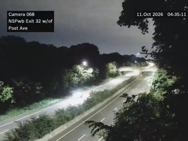 Northern State Pkwy & West of Post Ave traffic camera, Westbury, New York