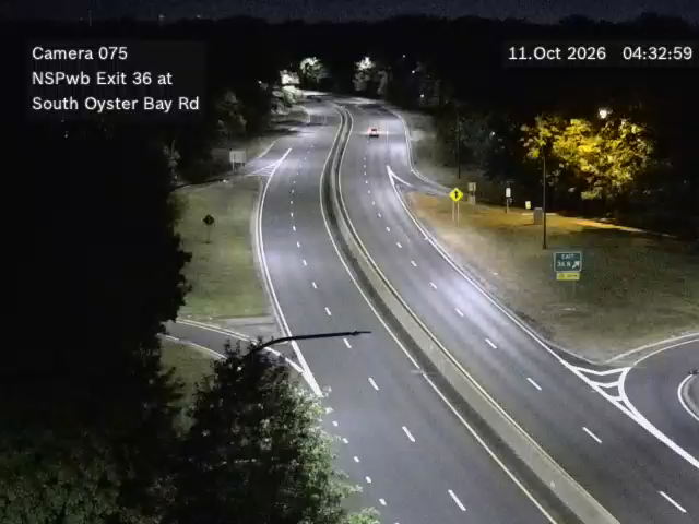 Northern State Pkwy & East of LIE Connector traffic camera, Hicksville, New York