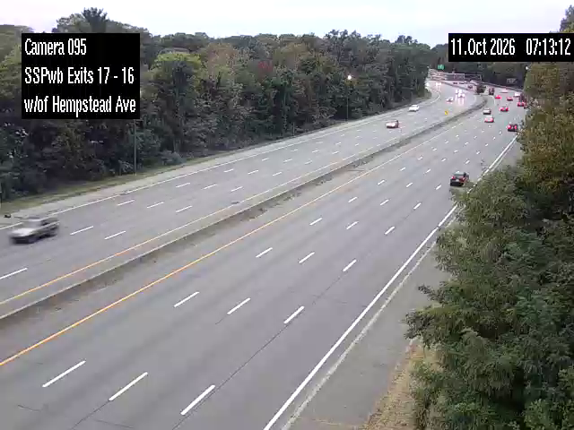 Southern State Pkwy & between Exits 17 and 16 traffic camera, Malverne Park Oaks