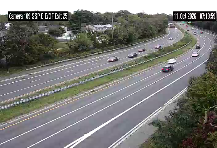 Southern State Pkwy & East of Exit 25 - NY 106 traffic camera, North Bellmore