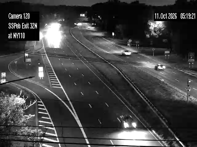 Southern State Pkwy & Exit 32 - Route 110 traffic camera, East Farmingdale, New York