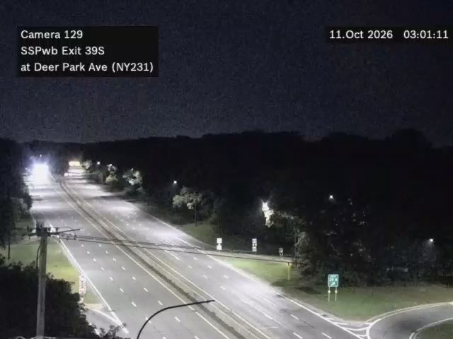 Southern State Pkwy & Exit 39 (Deer Park Ave) N/S traffic camera, North Babylon, New York