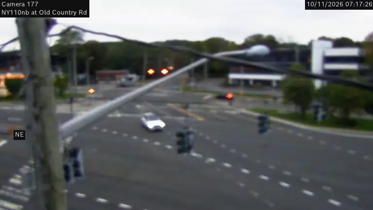 NY-110 & Old Country Rd traffic camera, Melville, New York