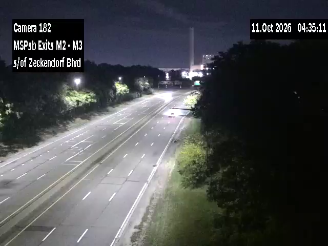 Meadowbrook State Pkwy & between Exits M2 and M3 (South of Zeckendorf Blvd Interchange) traffic camera, Uniondale, New York