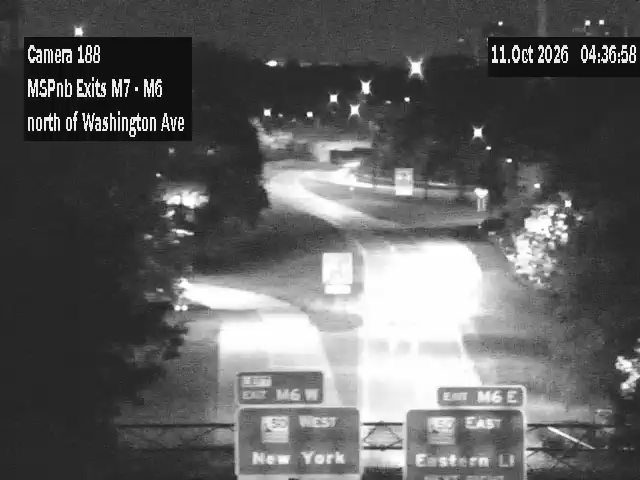 Meadowbrook State Pkwy & between M7 and M6 (north of Washington Ave.) traffic camera, North Merrick, New York