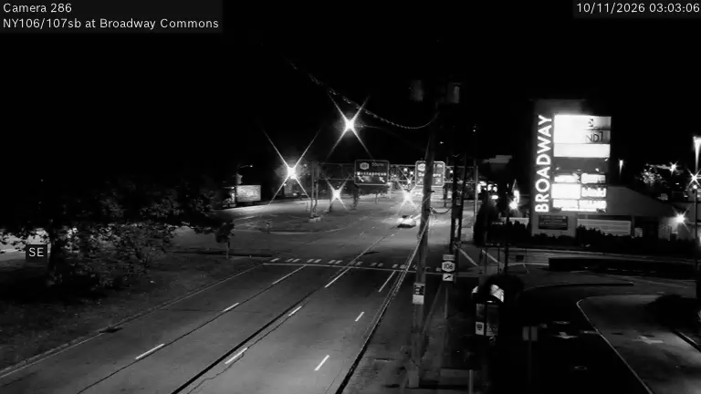 NY-106 & Mid Island Plaza traffic camera, Hicksville