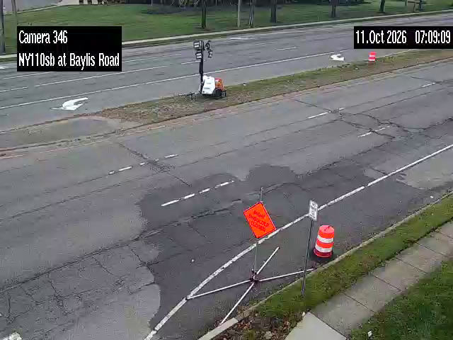 NY-110 & Baylis Road traffic camera, Melville, New York
