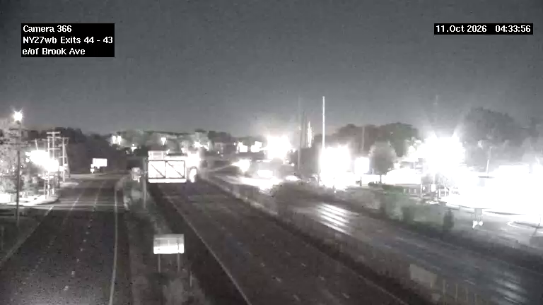 NY-27 & East of Brook Ave traffic camera, Bay Shore, New York