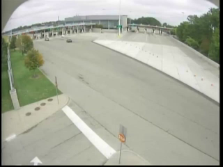 I-190 (Niagara Expy) at Canadian Toll Plaza live webcam